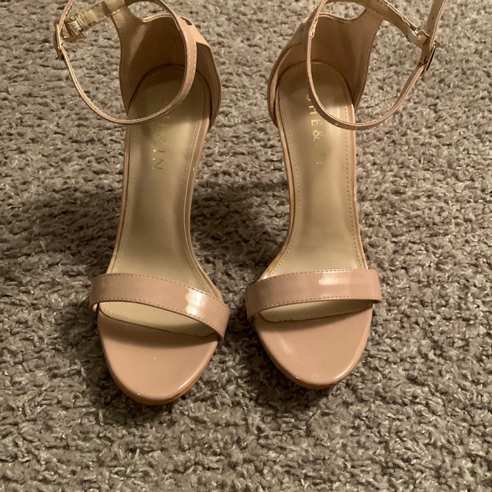 Open toe sandles